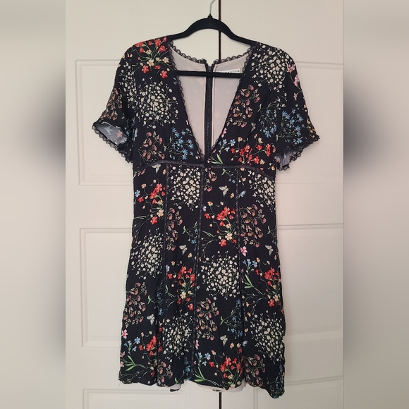 Alice + Olivia Dresses & Skirts - Alice + Olivia Floral Dress